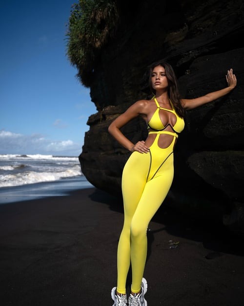 Sexy Ribbed Hollow Seamless V Waist Backless Halter Peach Hip Fitness Yoga Jumpsuit