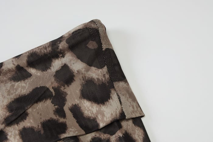 Sexy Leopard Print One-shoulder Long-sleeved Crop Top