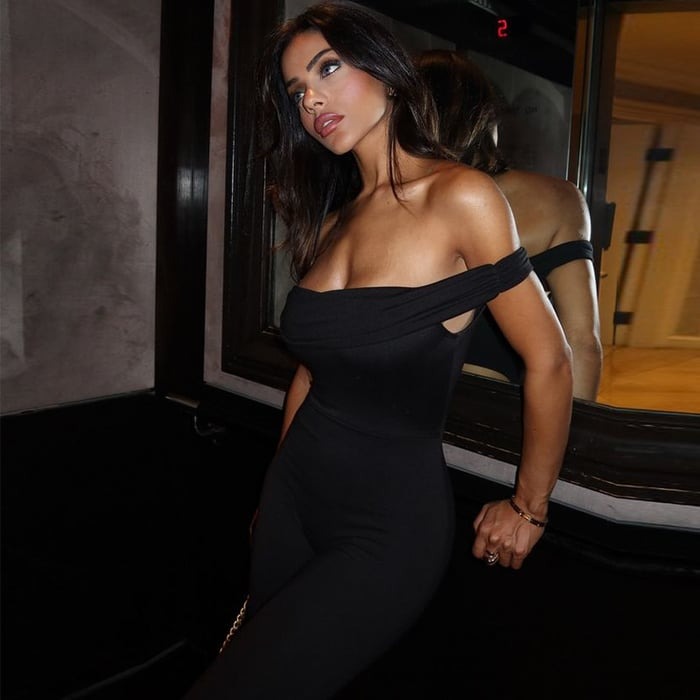 Sexy Solid Color One-shoulder Jumpsuit